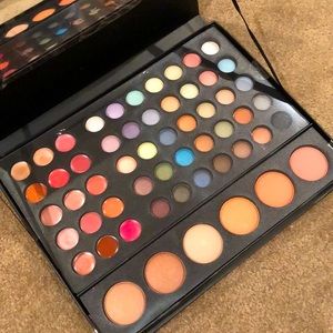 Quo Perfect Portfolio Palette (56 shades) - BNIB